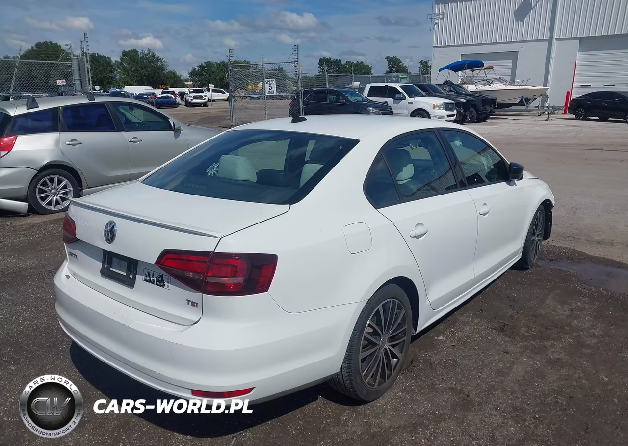 2016 Volkswagen Jetta 1.8T Sport VIN:3VWD17AJ4GM413929 - 4
