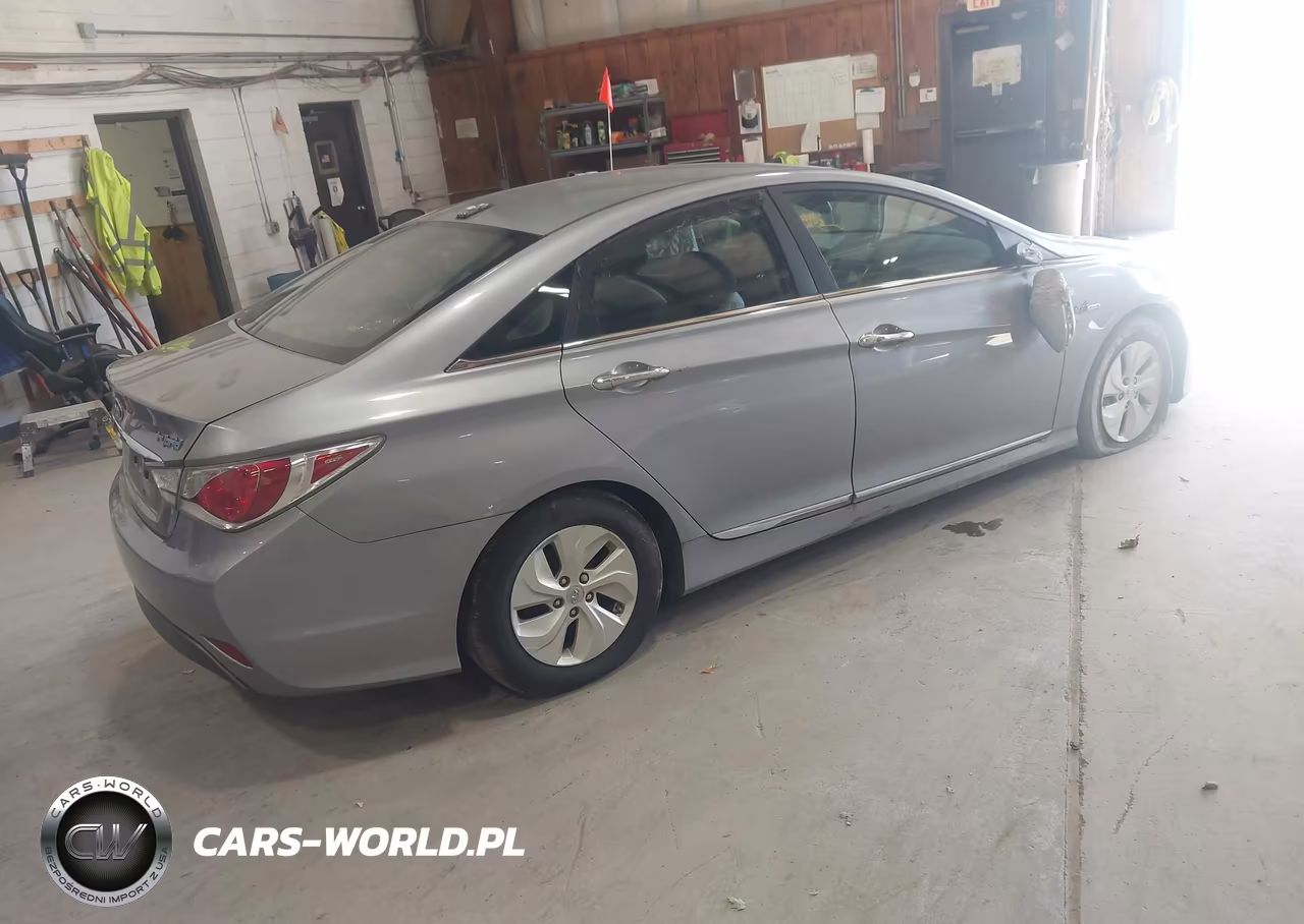 2015 Hyundai Sonata Hybrid VIN:KMHEC4A42FA120158 - 4