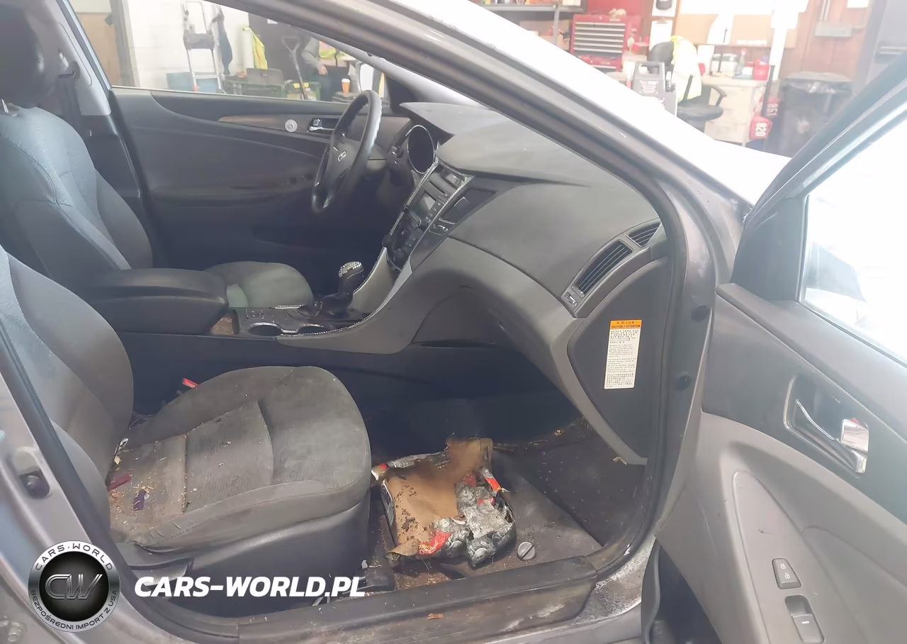 2015 Hyundai Sonata Hybrid VIN:KMHEC4A42FA120158 - 5