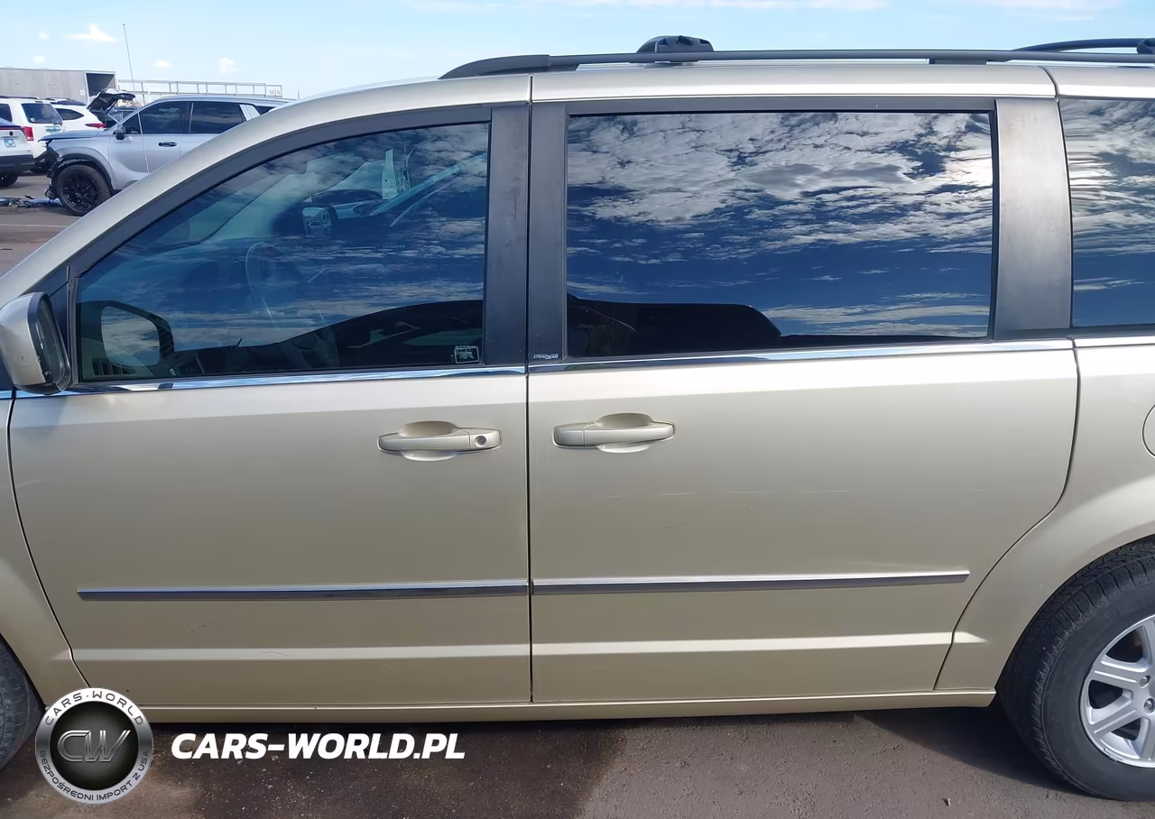 2010 Chrysler Town & Country Touring VIN:2A4RR5D17AR226387 - 14