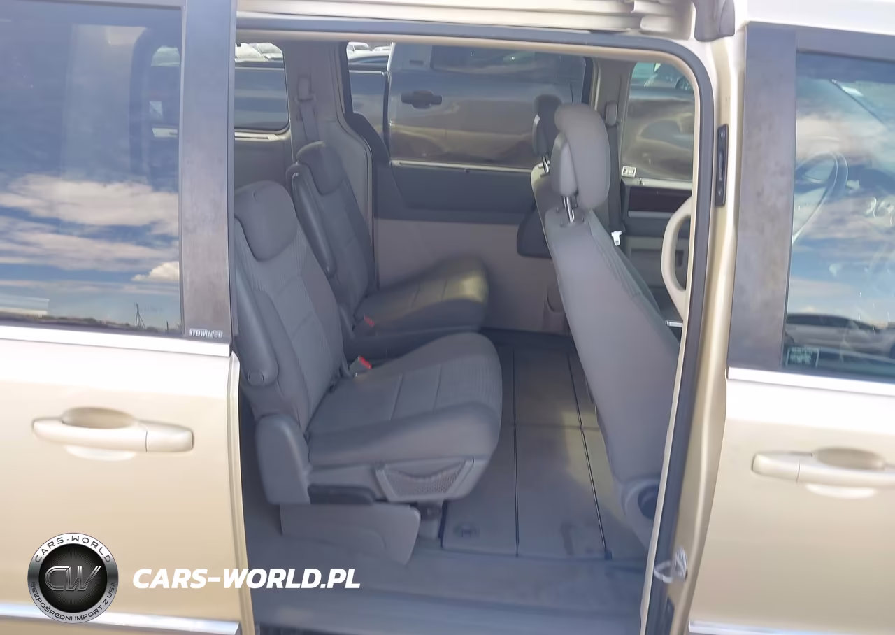 2010 Chrysler Town & Country Touring VIN:2A4RR5D17AR226387 - 8