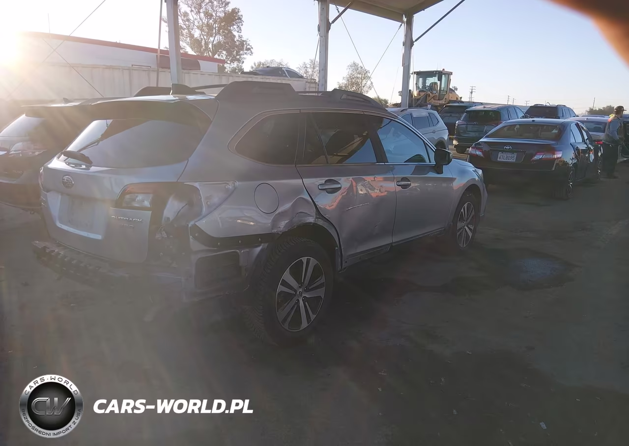 2018 Subaru Outback 3.6R Limited VIN:4S4BSENC9J3252554 - 4