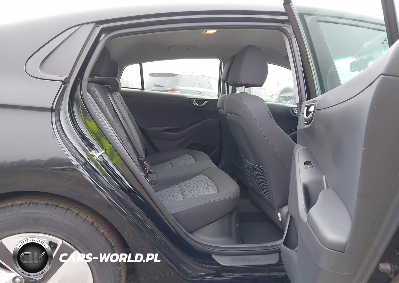 2018 Hyundai Ioniq Hybrid Blue VIN:KMHC65LC9JU075767 - 8