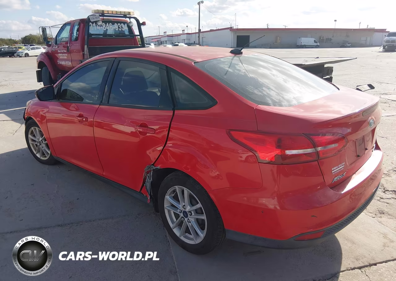 2015 Ford Focus Se VIN:1FADP3F21FL244521 - 3