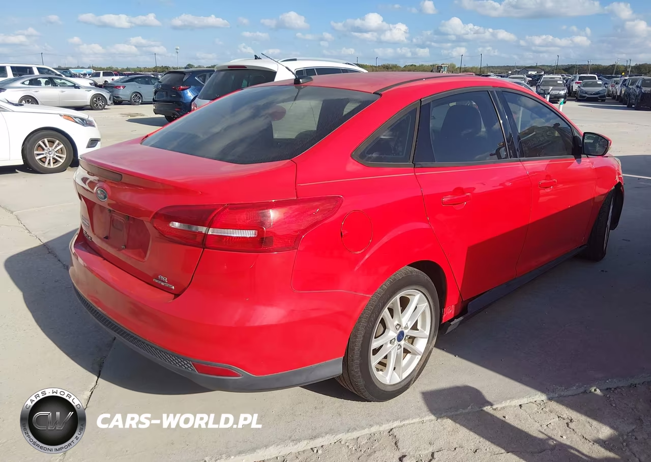 2015 Ford Focus Se VIN:1FADP3F21FL244521 - 4