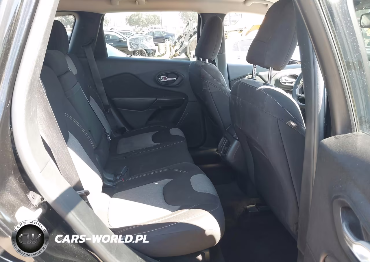 2017 Jeep Cherokee Sport Fwd VIN:1C4PJLAB5HW547612 - 8