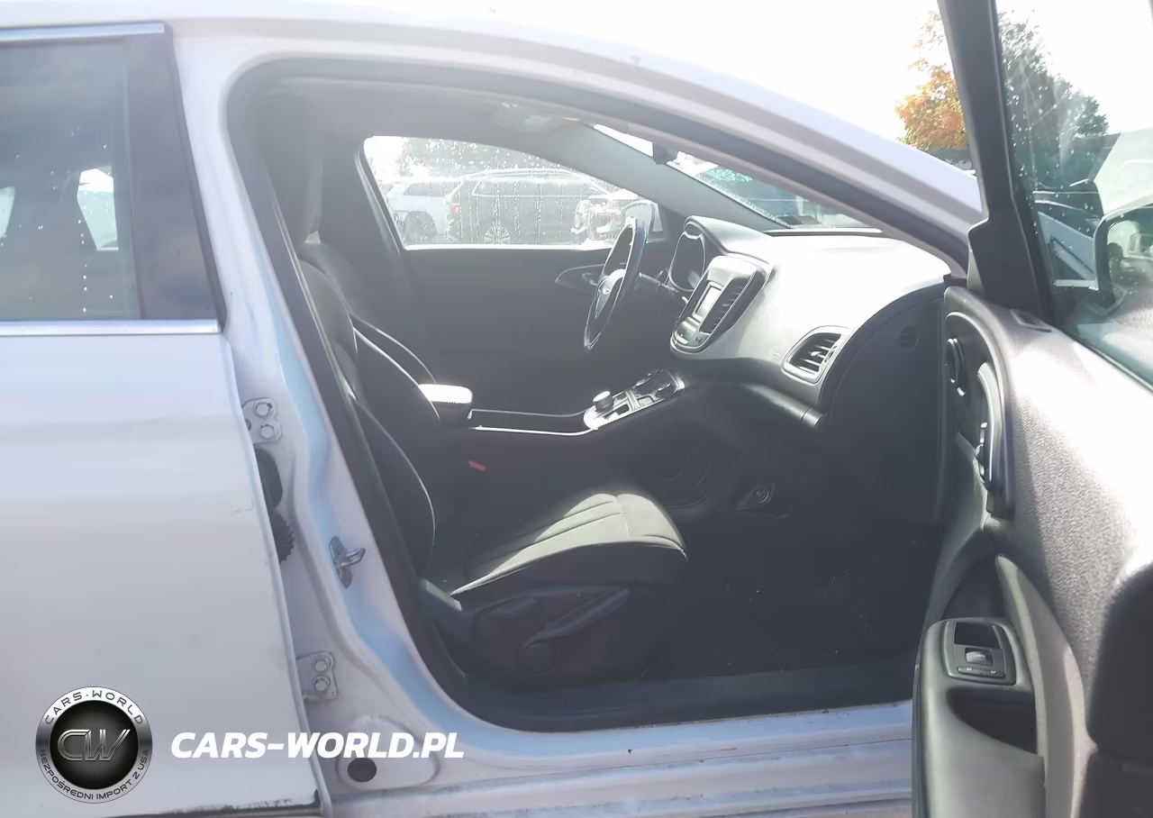 2015 Chrysler 200 Limited VIN:1C3CCCAB6FN591022 - 5