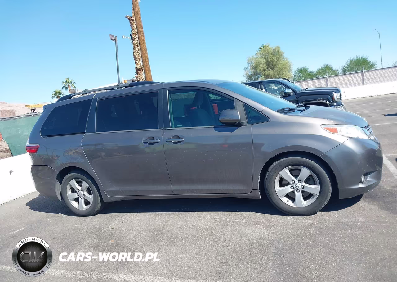 2017 Toyota Sienna Le 8 Passenger VIN:5TDKZ3DC0HS893526 - 13