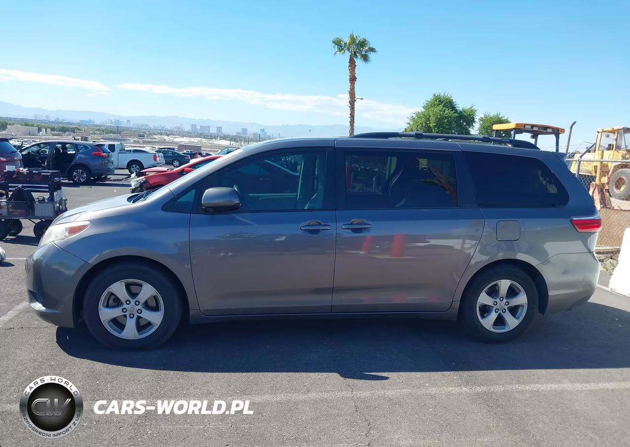 2017 Toyota Sienna Le 8 Passenger VIN:5TDKZ3DC0HS893526 - 14