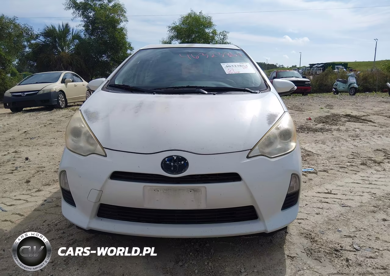 2014 Toyota Prius C Three VIN:JTDKDTB38E1067663 - 6