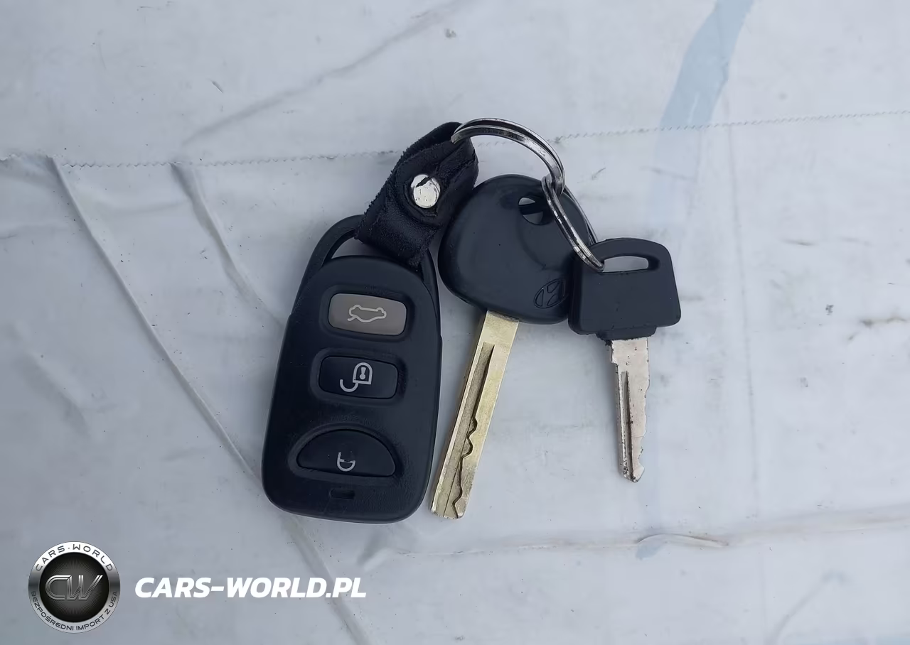 2015 Hyundai Veloster VIN:KMHTC6ADXFU242963 - 11
