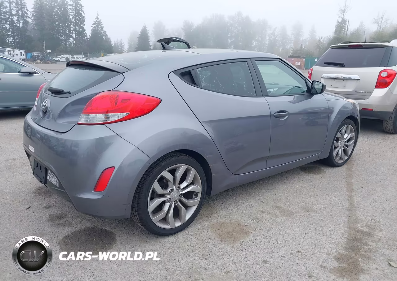 2015 Hyundai Veloster VIN:KMHTC6ADXFU242963 - 4