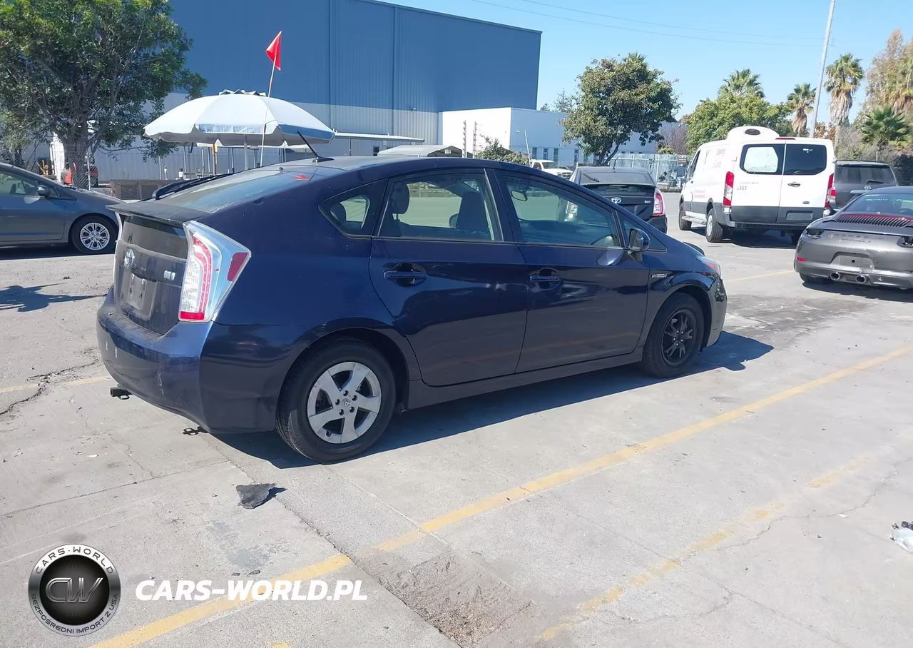 2013 Toyota Prius Three VIN:JTDKN3DU6D0348576 - 4