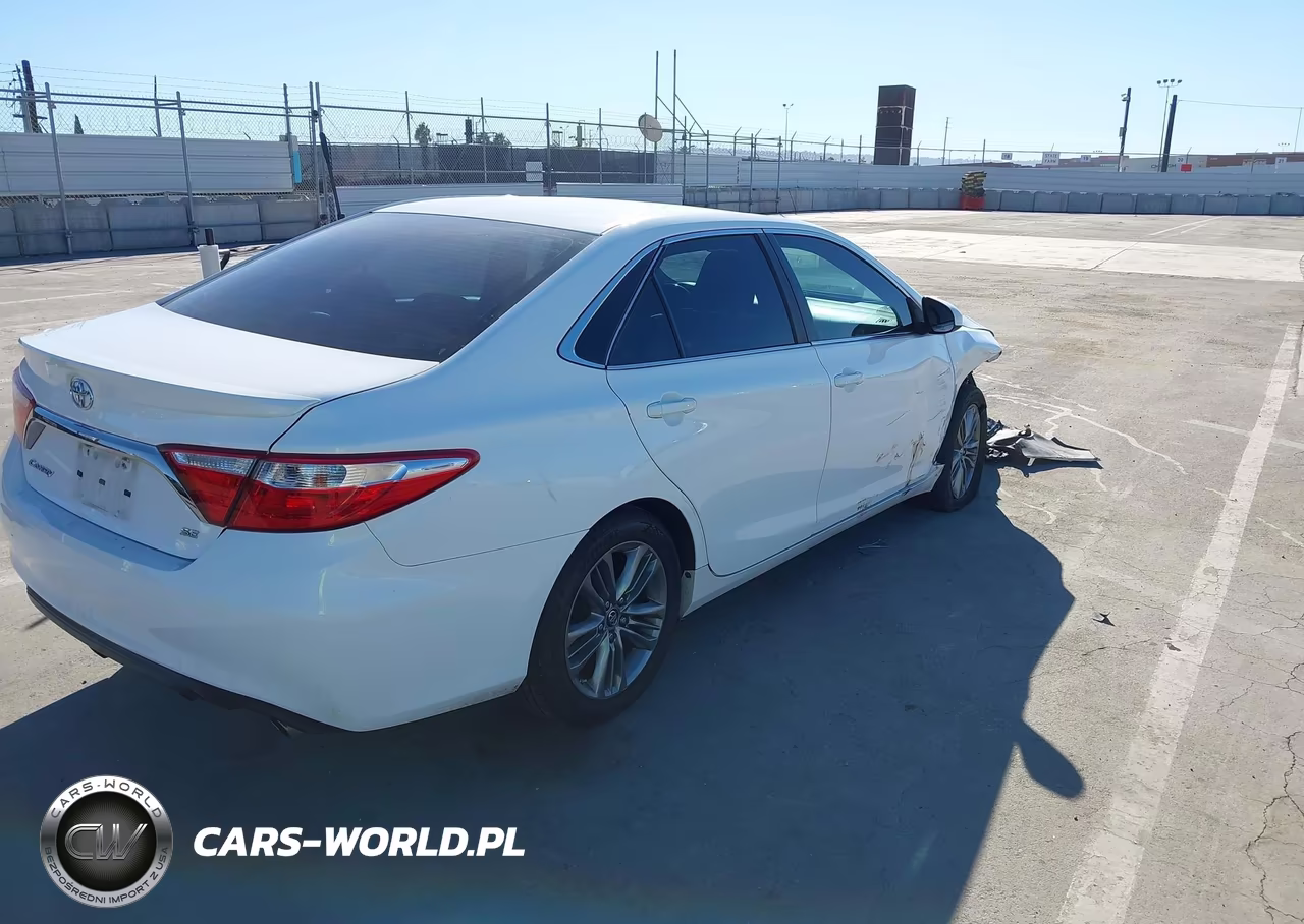 2017 Toyota Camry Se VIN:4T1BF1FK0HU339931 - 4