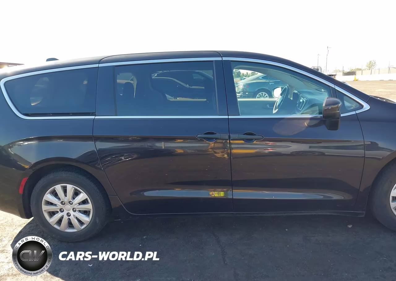 2018 Chrysler Pacifica L VIN:2C4RC1AG8JR122192 - 13