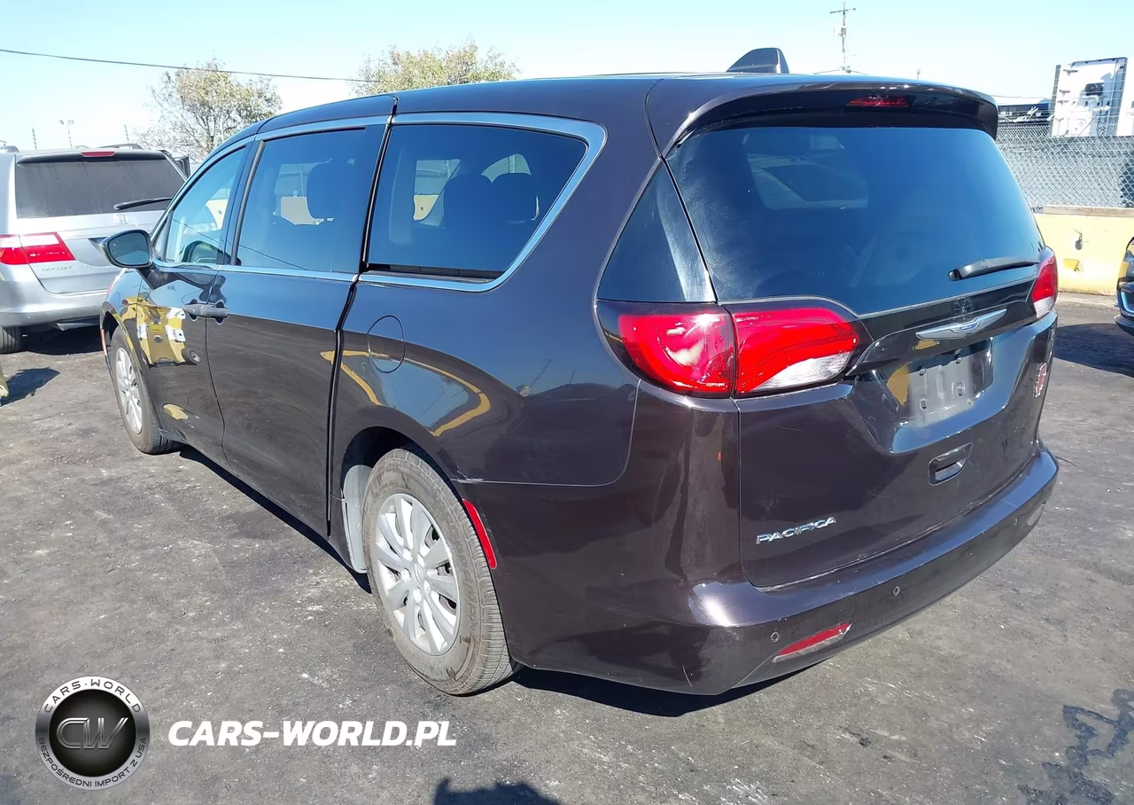 2018 Chrysler Pacifica L VIN:2C4RC1AG8JR122192 - 3