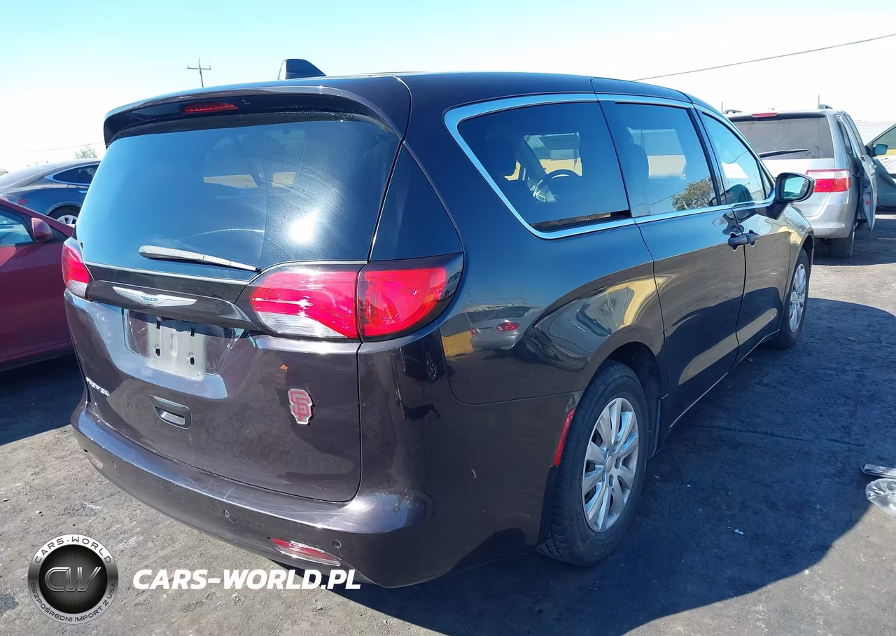 2018 Chrysler Pacifica L VIN:2C4RC1AG8JR122192 - 4