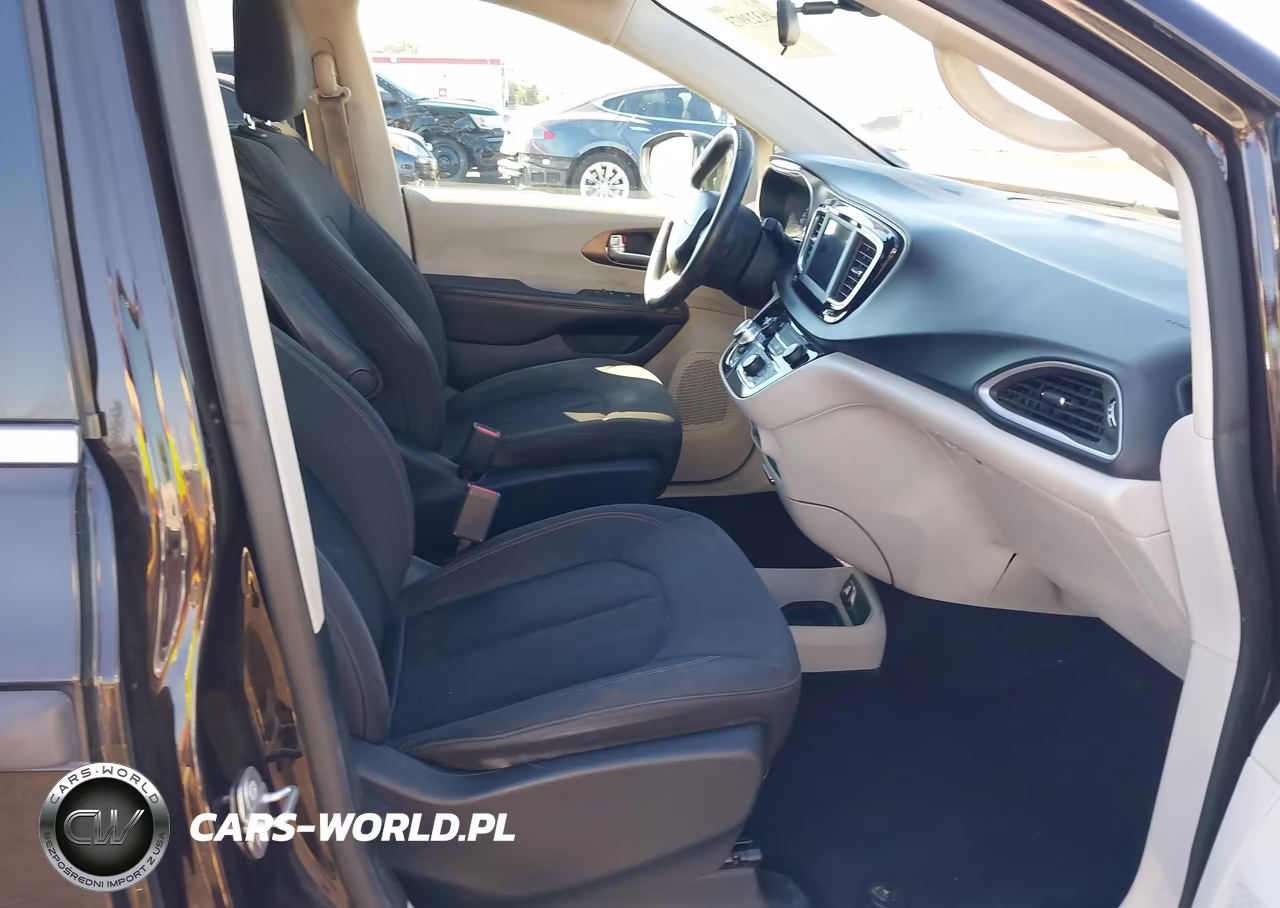 2018 Chrysler Pacifica L VIN:2C4RC1AG8JR122192 - 5