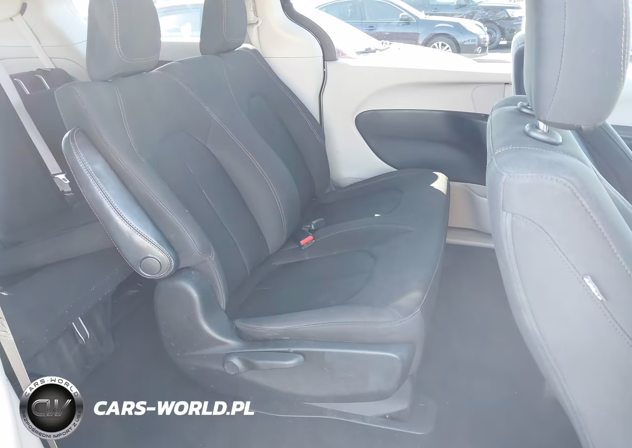 2018 Chrysler Pacifica L VIN:2C4RC1AG8JR122192 - 8