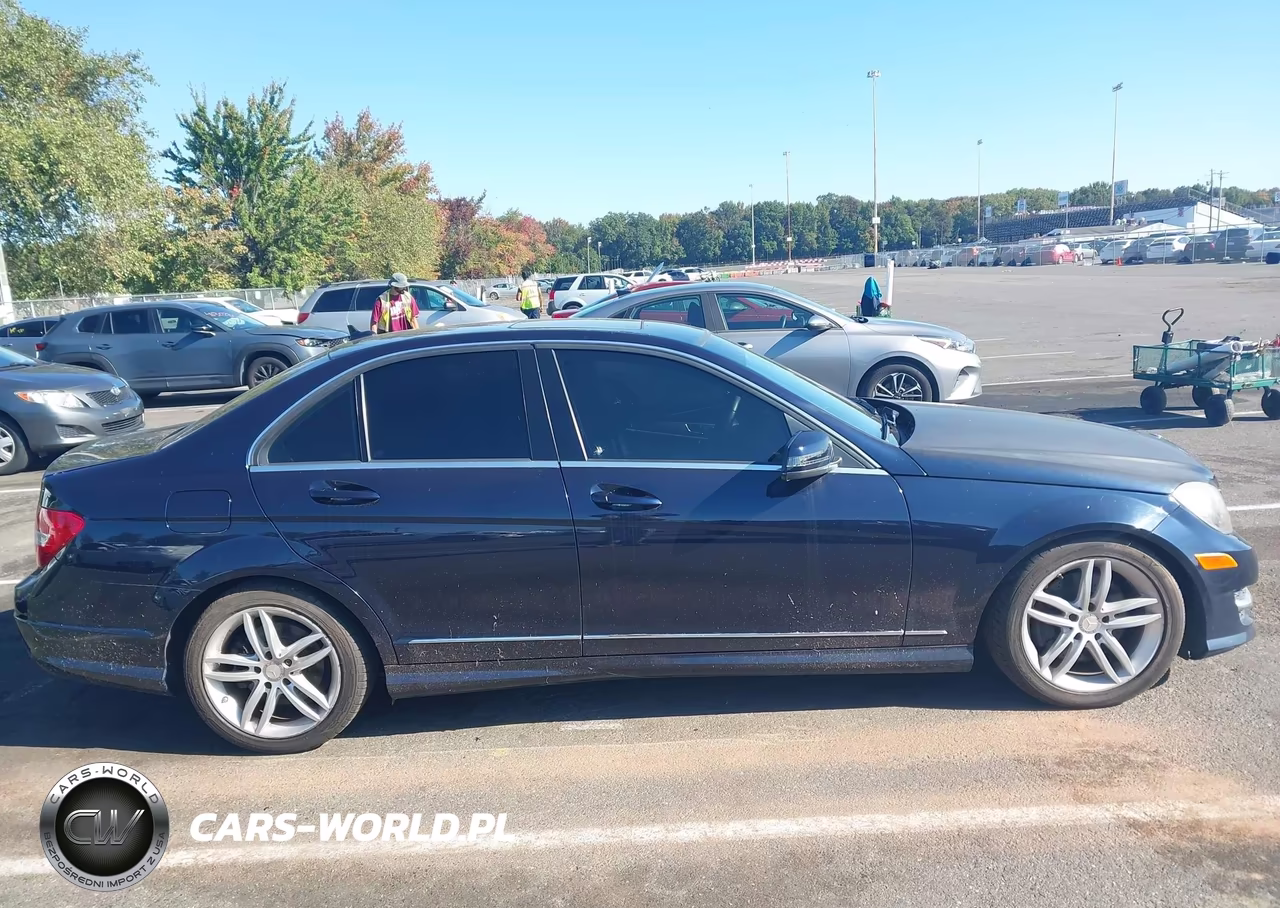 2013 Mercedes-Benz C 300 Sport 4Matic VIN:WDDGF8AB6DR252001 - 13