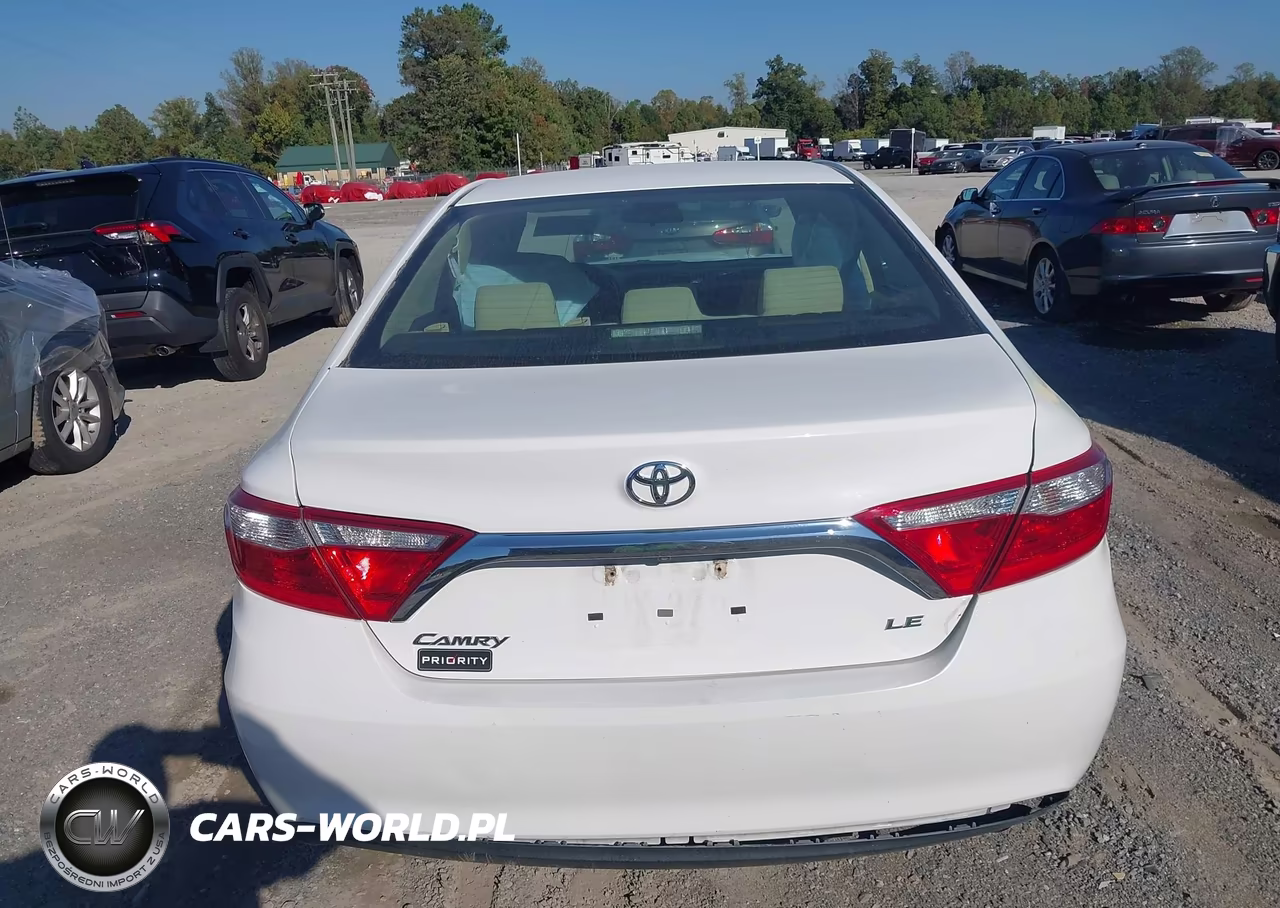 2017 Toyota Camry Le VIN:4T1BF1FK5HU755330 - 16