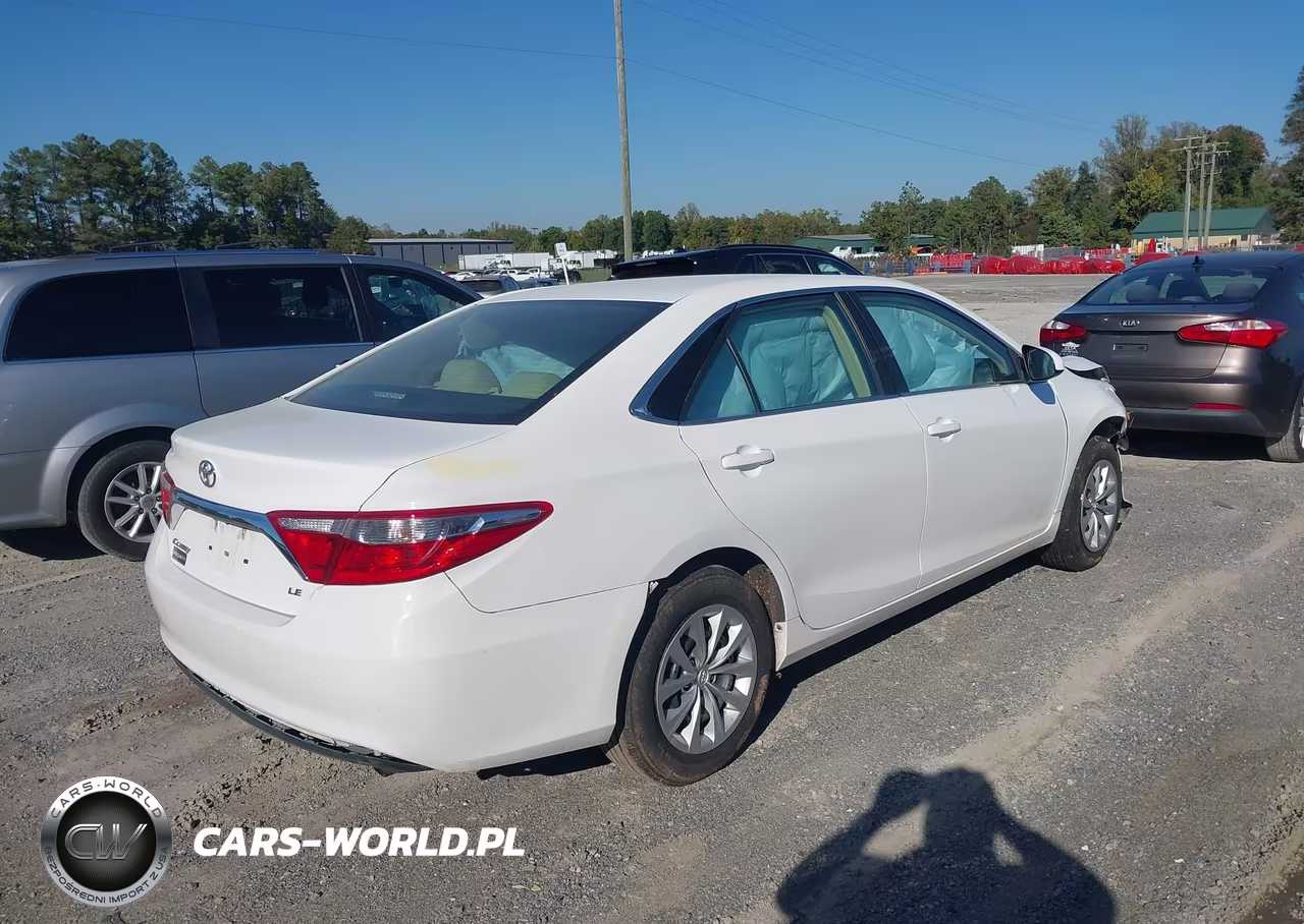 2017 Toyota Camry Le VIN:4T1BF1FK5HU755330 - 4