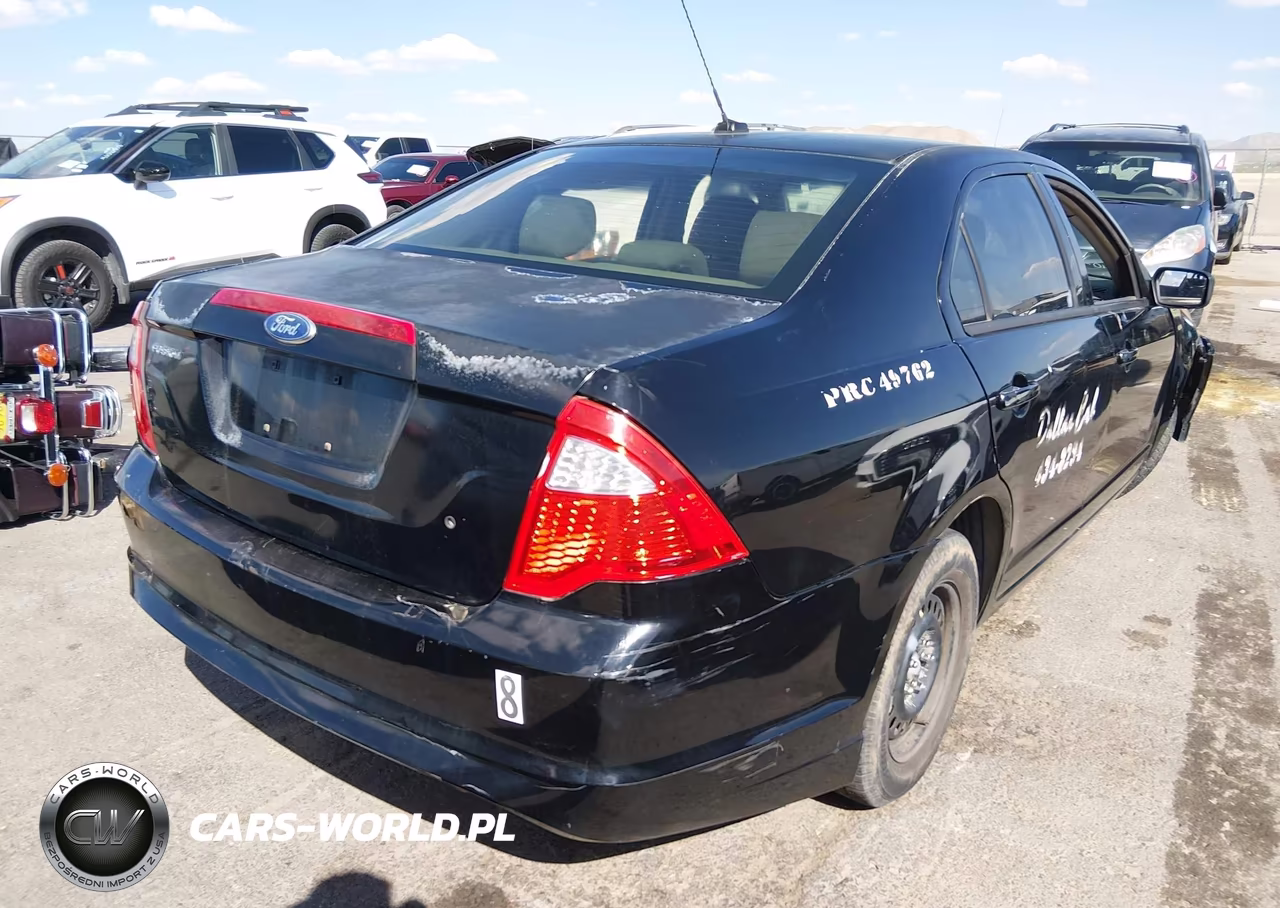 2012 Ford Fusion S VIN:3FAHP0GA2CR137142 - 4