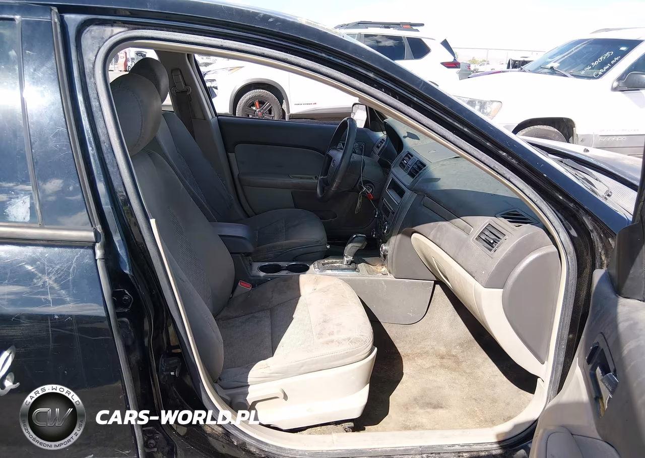 2012 Ford Fusion S VIN:3FAHP0GA2CR137142 - 5