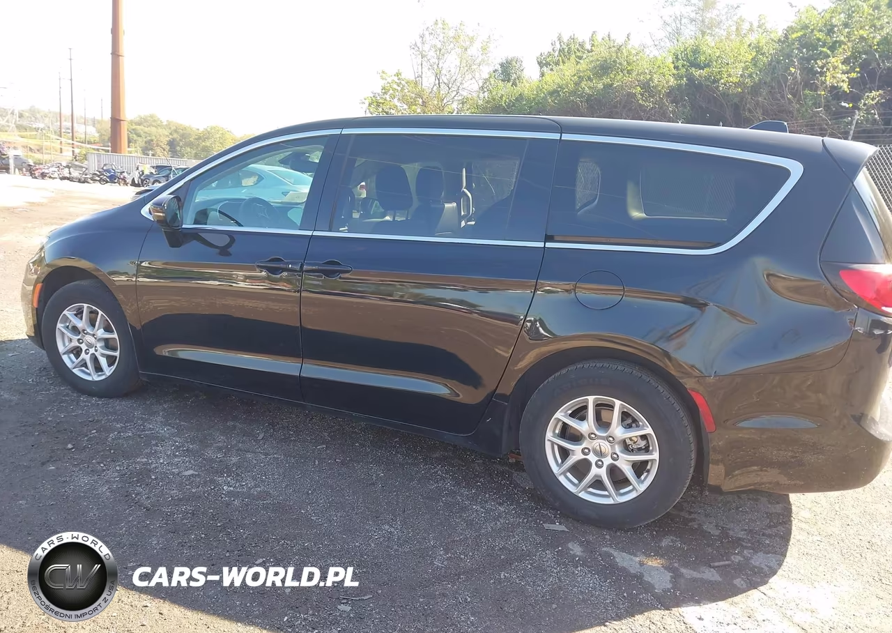 2024 Chrysler Pacifica Touring L VIN:2C4RC1BG1RR179926 - 3