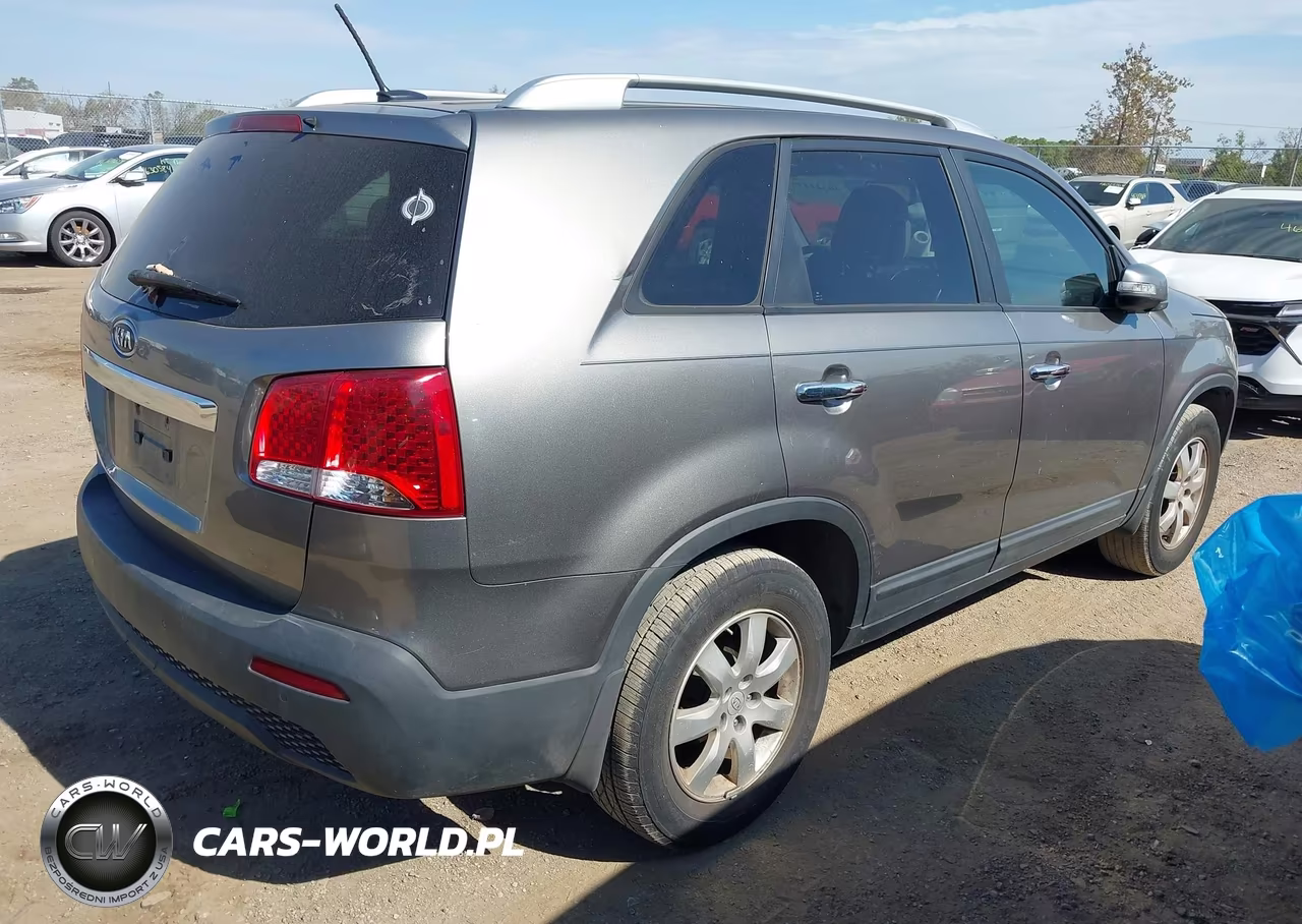 2011 Kia Sorento Lx VIN:5XYKT3A19BG052765 - 4