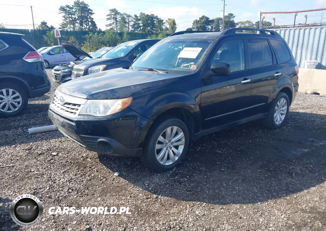 2013 Subaru Forester 2.5X Premium VIN:JF2SHADC5DH424553 - 2