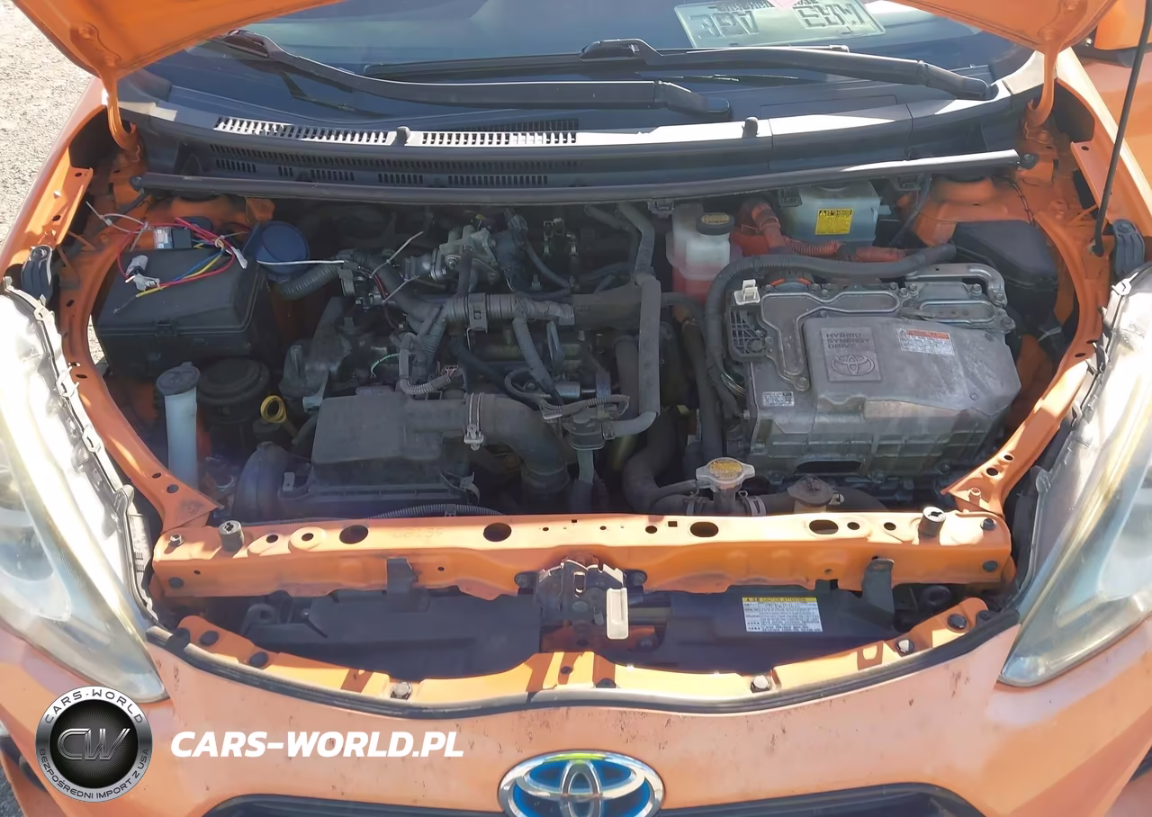 2015 Toyota Prius C Two VIN:JTDKDTB39F1102325 - 10