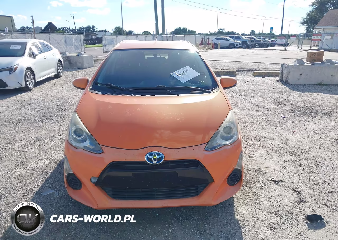 2015 Toyota Prius C Two VIN:JTDKDTB39F1102325 - 11