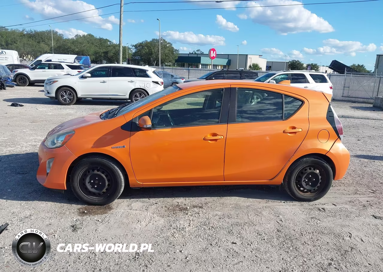 2015 Toyota Prius C Two VIN:JTDKDTB39F1102325 - 13