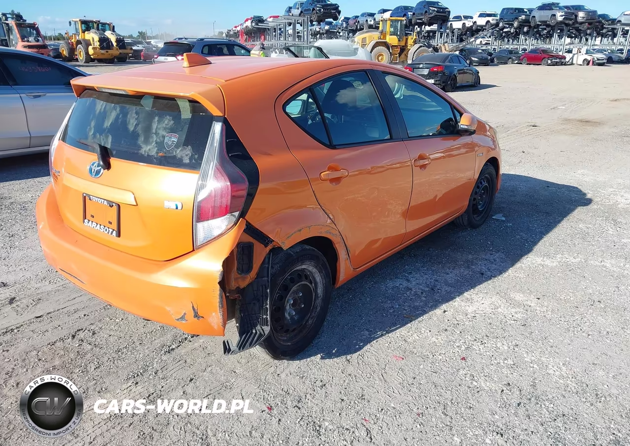 2015 Toyota Prius C Two VIN:JTDKDTB39F1102325 - 4