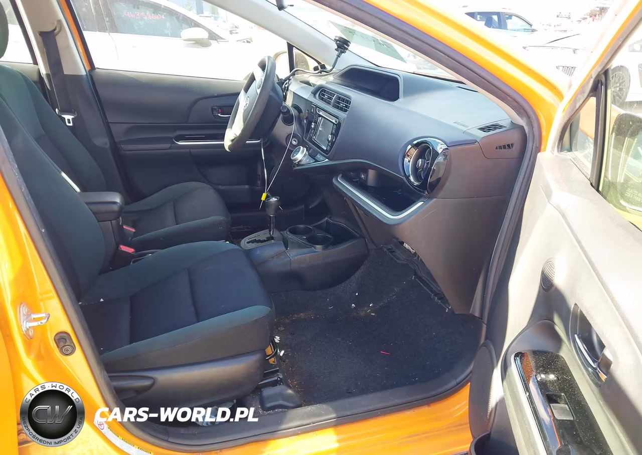 2015 Toyota Prius C Two VIN:JTDKDTB39F1102325 - 5