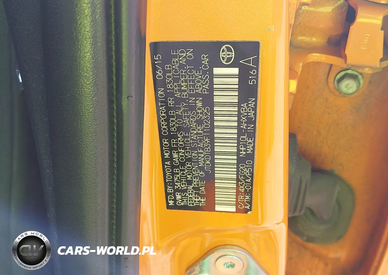 2015 Toyota Prius C Two VIN:JTDKDTB39F1102325 - 9