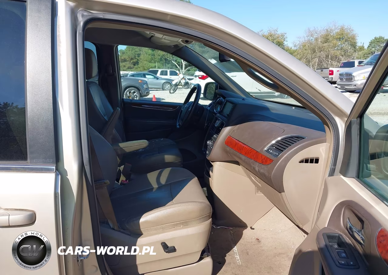 2012 Chrysler Town & Country Touring VIN:2C4RC1BG0CR237306 - 5