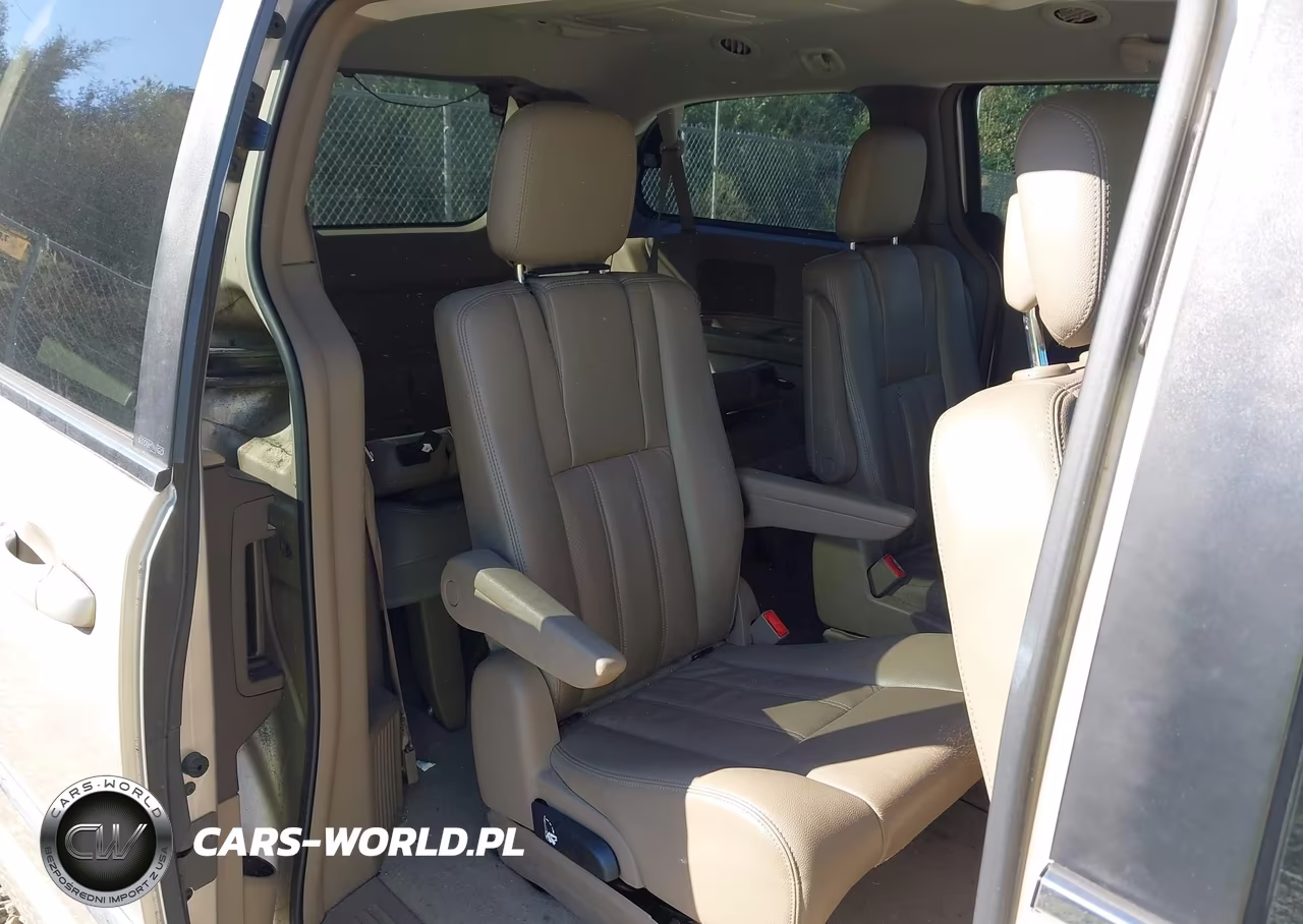 2012 Chrysler Town & Country Touring VIN:2C4RC1BG0CR237306 - 8