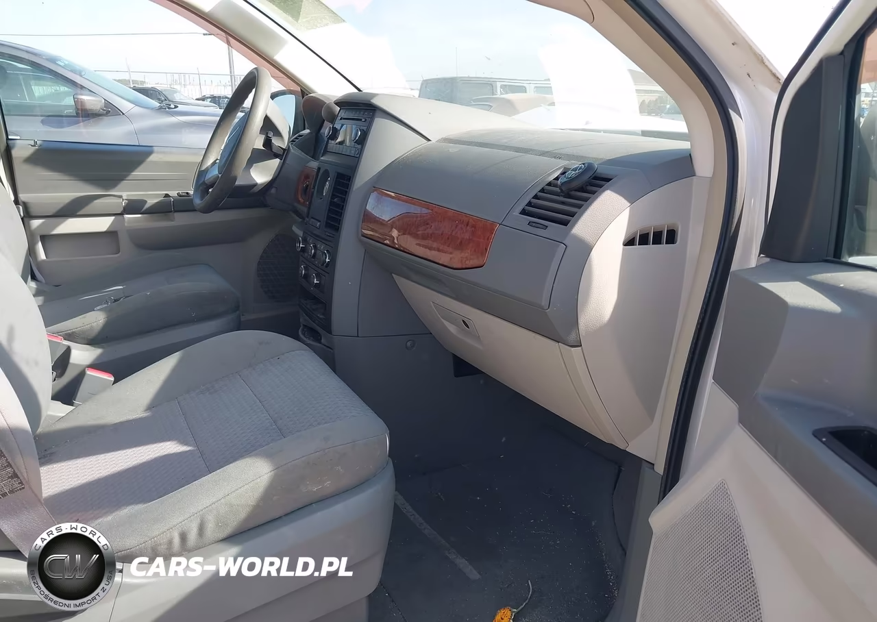 2008 Chrysler Town & Country Lx VIN:2A8HR44HX8R721114 - 5