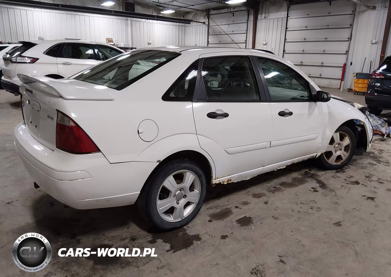 2005 Ford Focus Zx4 VIN:1FAFP34N95W258542 - 4