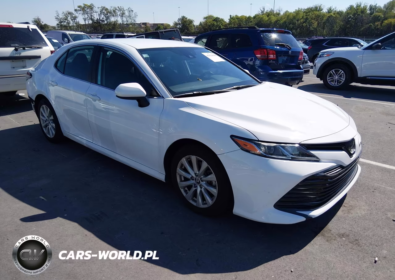 2019 Toyota Camry Le – zdjęcie 1 z 17
