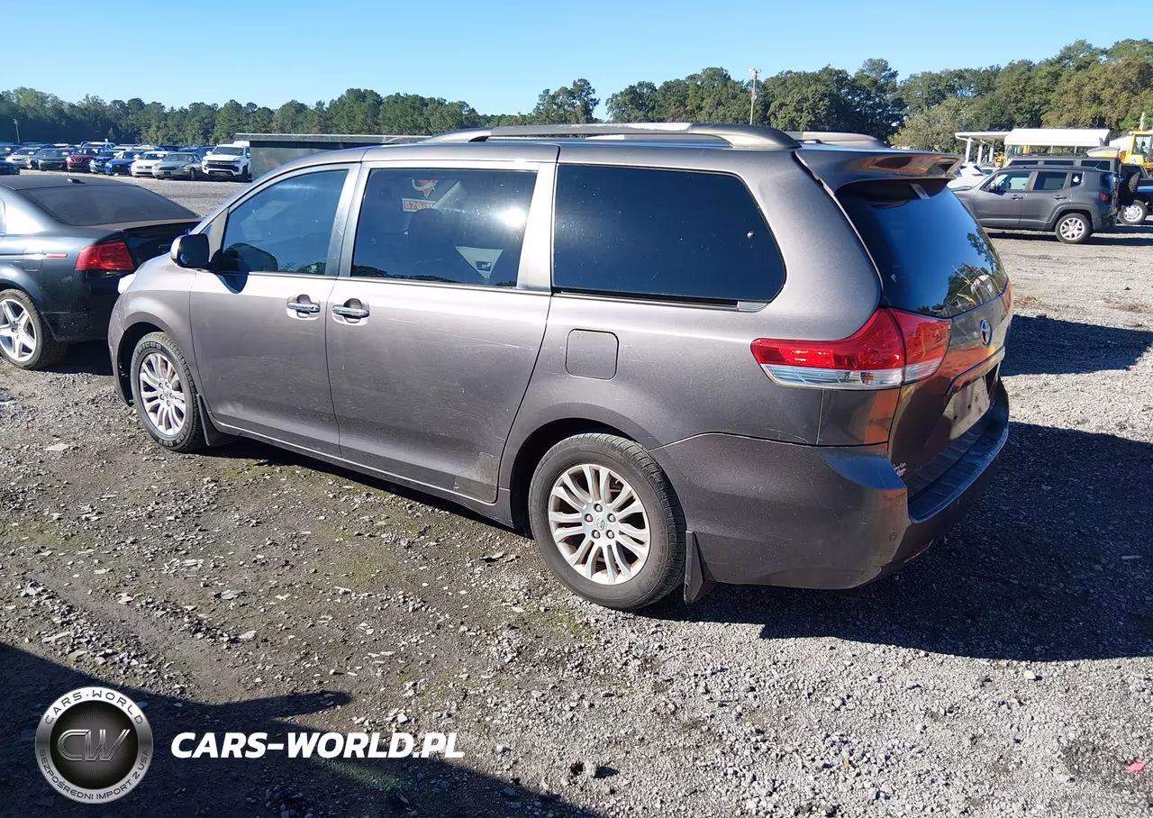 2012 Toyota Sienna VIN:5TDYK3DC2CS232118 - 3