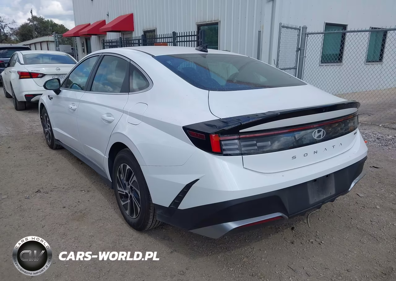 2026 Hyundai Sonata Hybrid Blue VIN:KMHL24JJ1TA175423 - 3