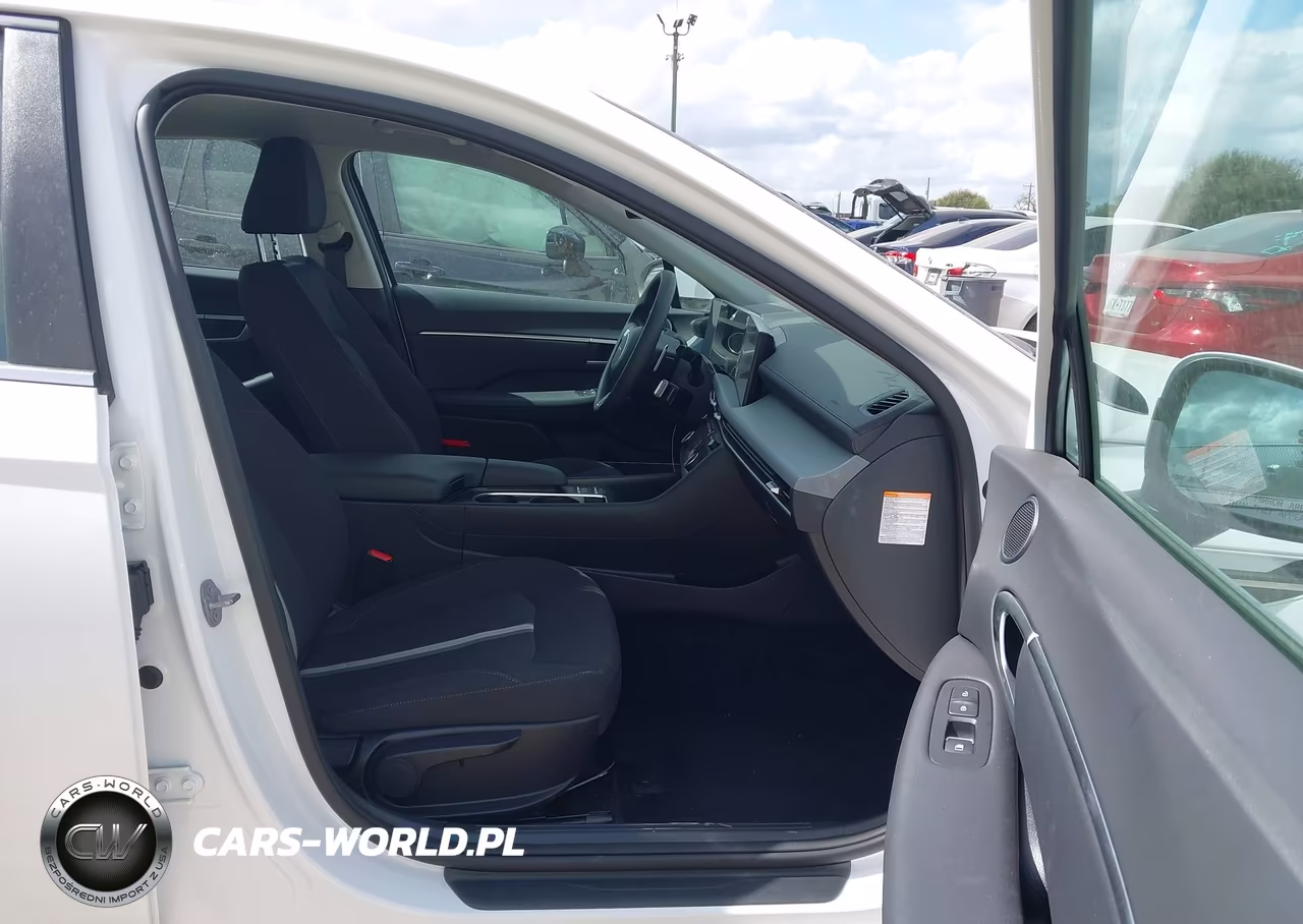2026 Hyundai Sonata Hybrid Blue VIN:KMHL24JJ1TA175423 - 5