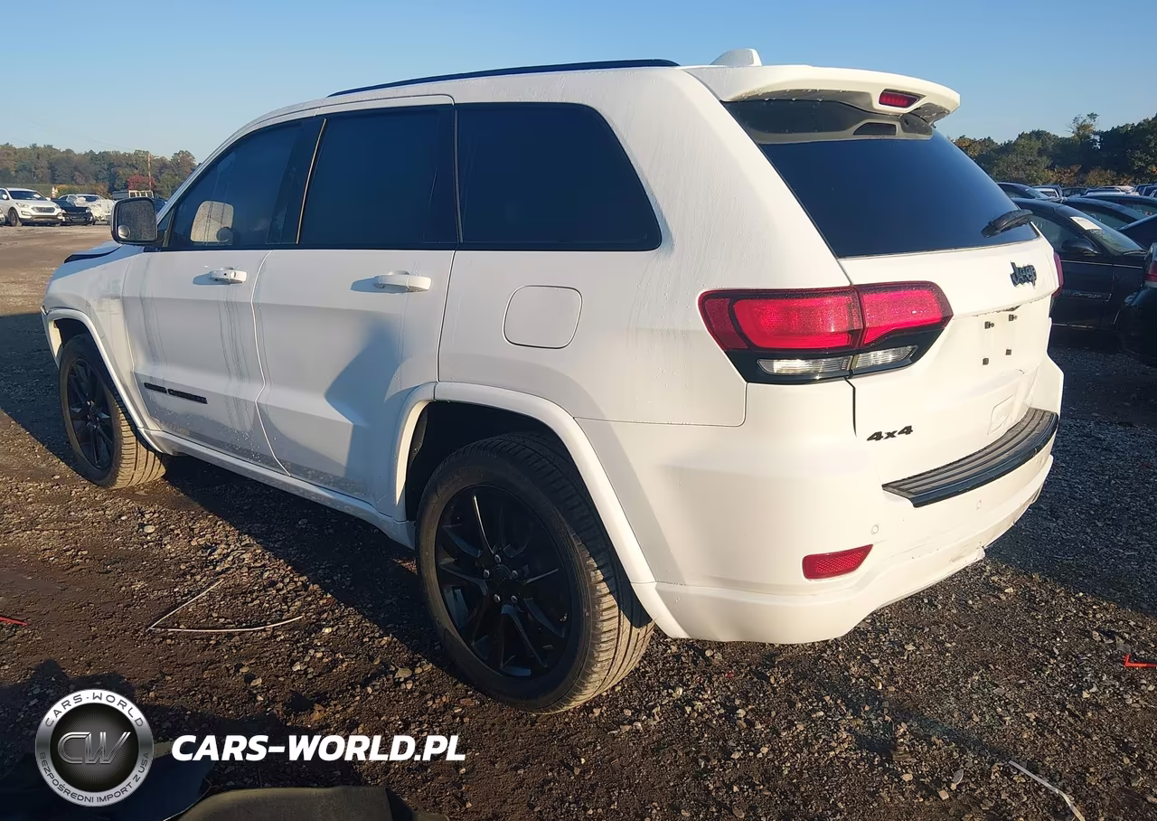 2018 Jeep Grand Cherokee Altitude 4X4 VIN:1C4RJFAG8JC120471 - 3