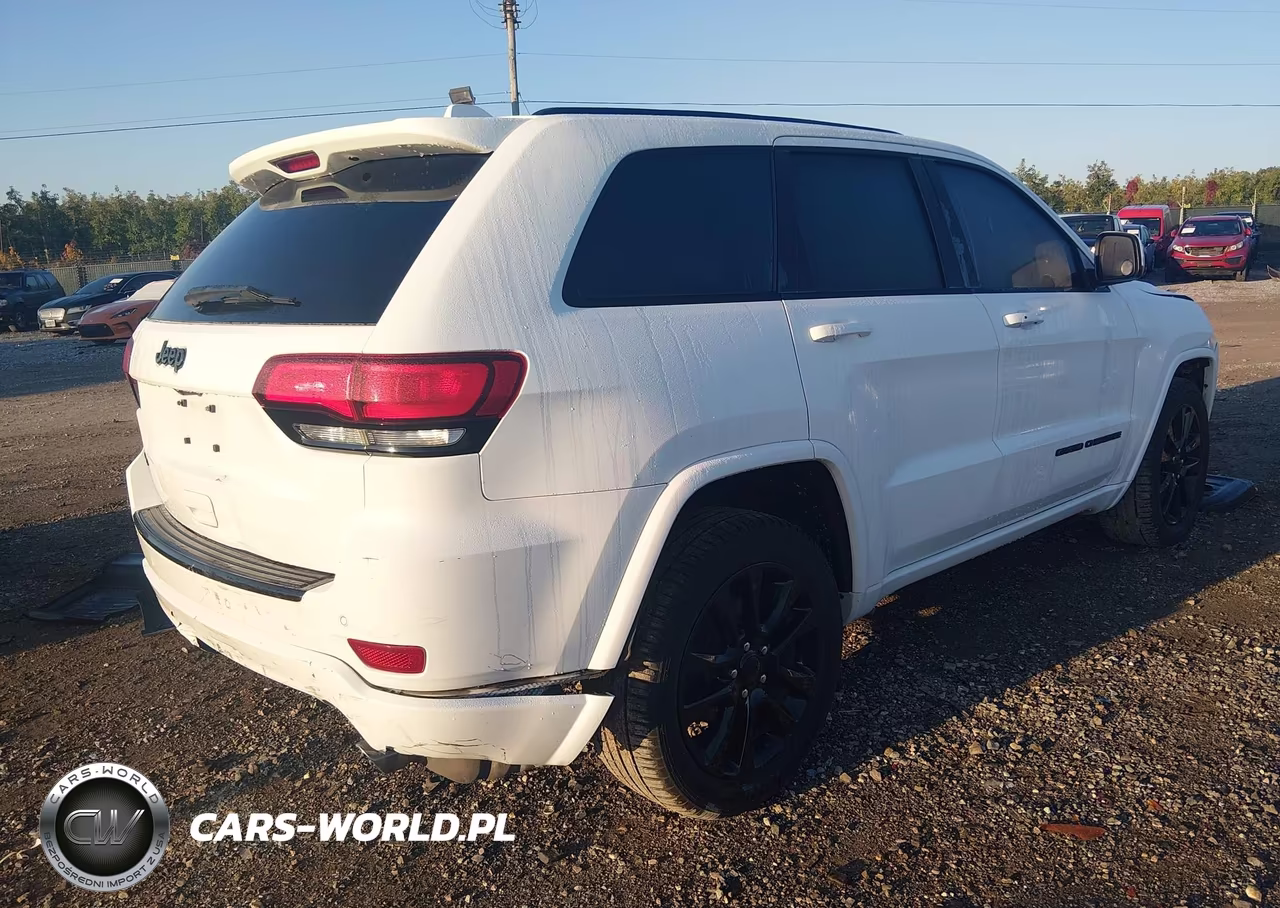 2018 Jeep Grand Cherokee Altitude 4X4 VIN:1C4RJFAG8JC120471 - 4