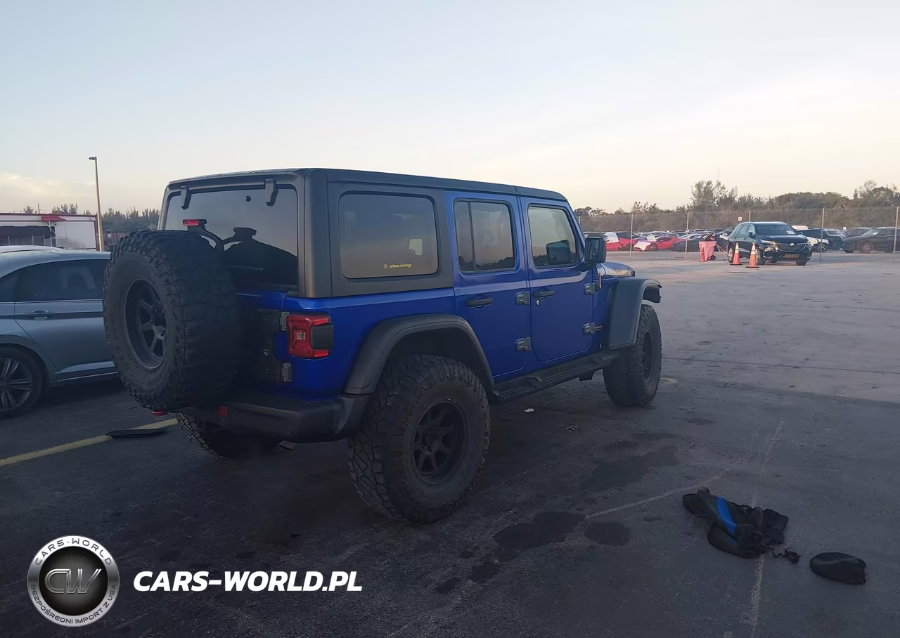 2018 Jeep Wrangler Unlimited Rubicon 4X4 VIN:1C4HJXFG5JW216597 - 4