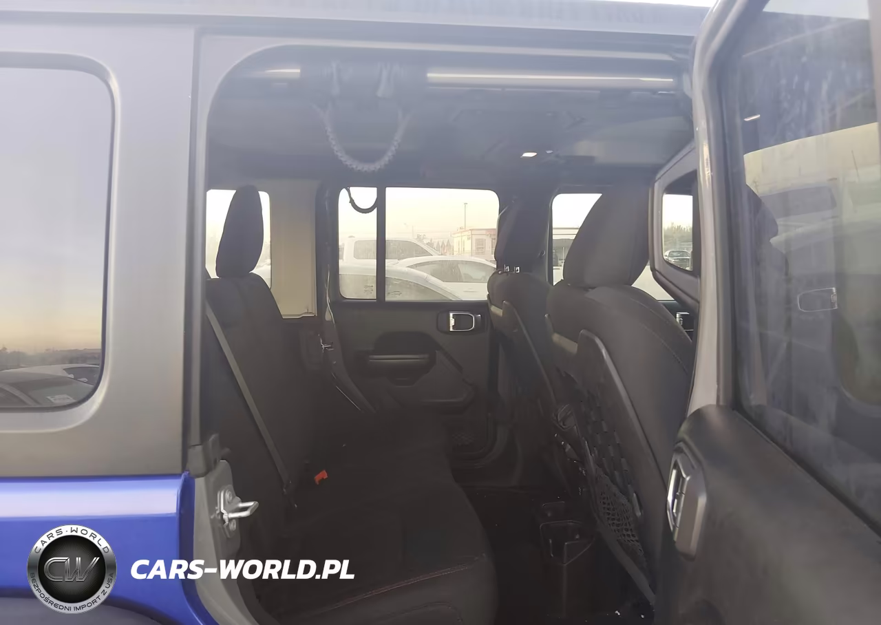 2018 Jeep Wrangler Unlimited Rubicon 4X4 VIN:1C4HJXFG5JW216597 - 8
