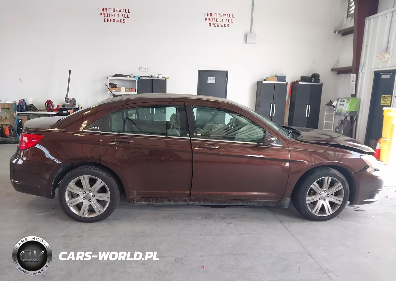 2013 Chrysler 200 Touring VIN:1C3CCBBB8DN592517 - 13